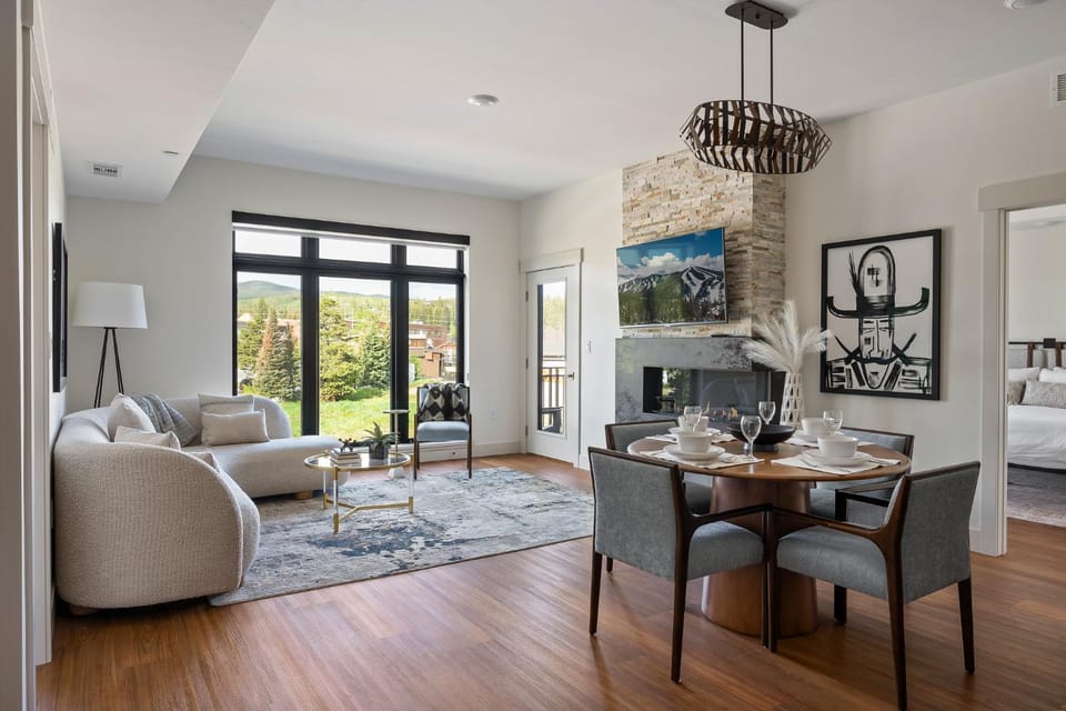 Living room, Dining area