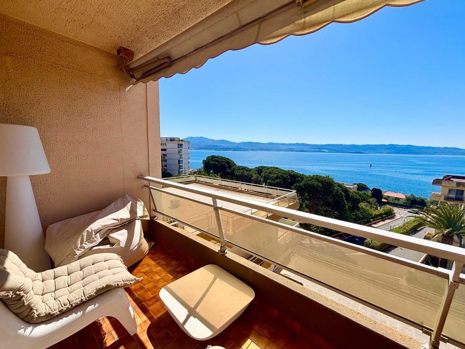 View (from property/room), Balcony/Terrace, Sea view