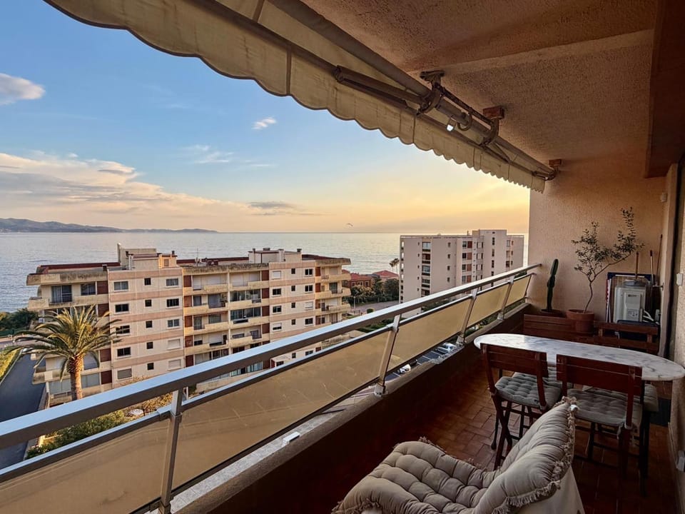 Property building, Patio, View (from property/room), Balcony/Terrace, Dining area, Sea view