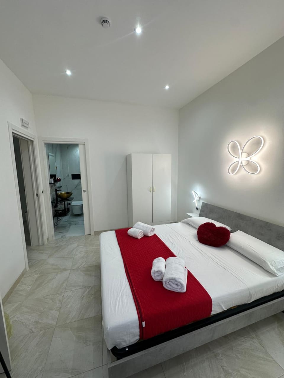 Bed, Photo of the whole room, Bedroom, towels, wardrobe