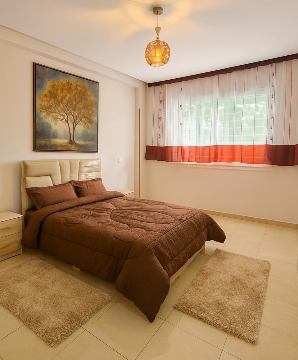 Photo of the whole room, Bedroom