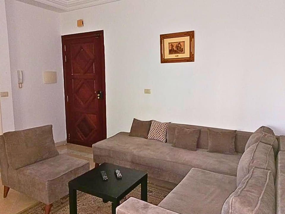 Steam room, Living room, Decorative detail, Seating area, Landmark view, Supermarket/grocery shop, Dinner, internet, air conditioner, air conditioner