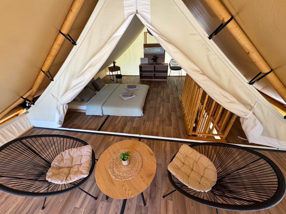 Bed, Seating area, Bedroom