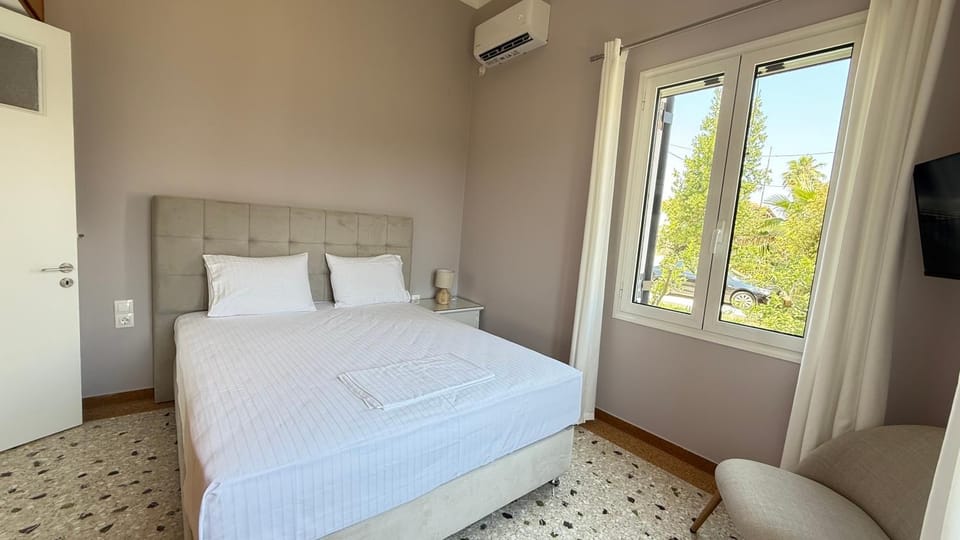 Bed, TV and multimedia, Photo of the whole room, Bedroom, air conditioner