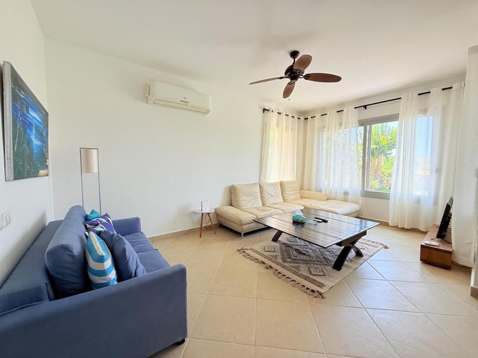 Living room, Seating area, air conditioner