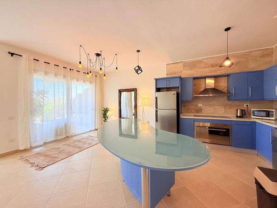 Kitchen or kitchenette, Dining area, dishwasher, oven, stove