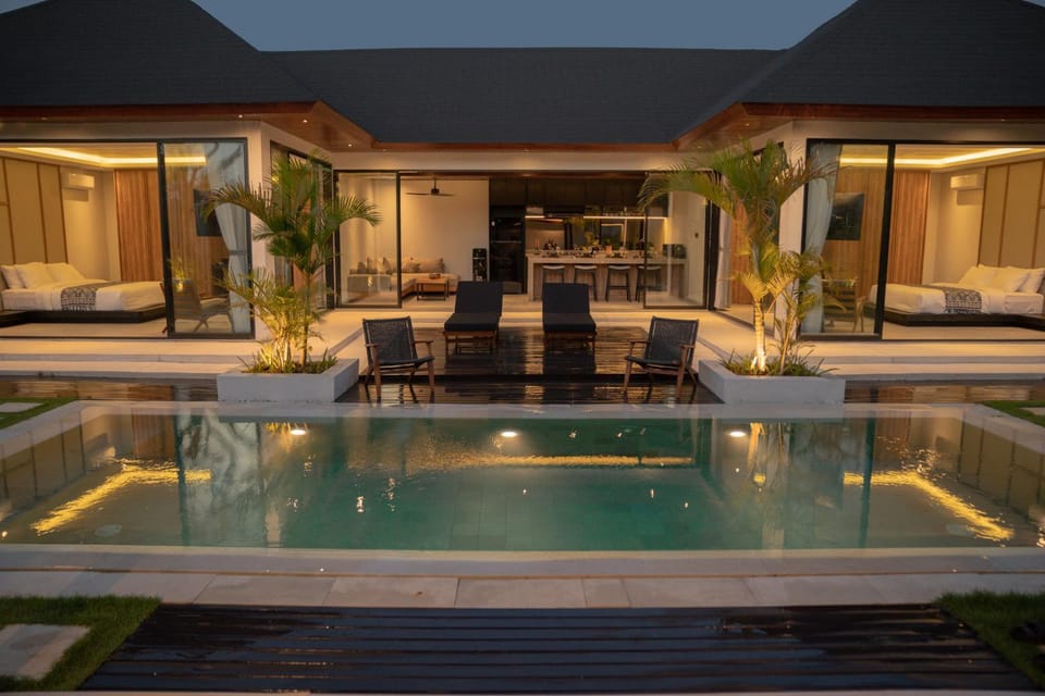 Property building, Natural landscape, Pool view, Swimming pool, sunbed