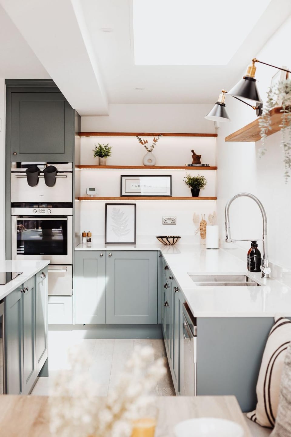 Kitchen or kitchenette, dishwasher, oven, stove