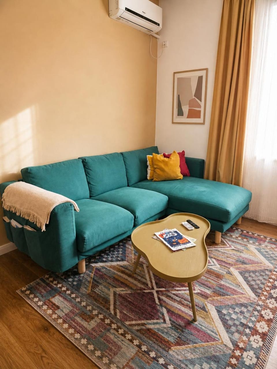 Living room, Seating area, air conditioner