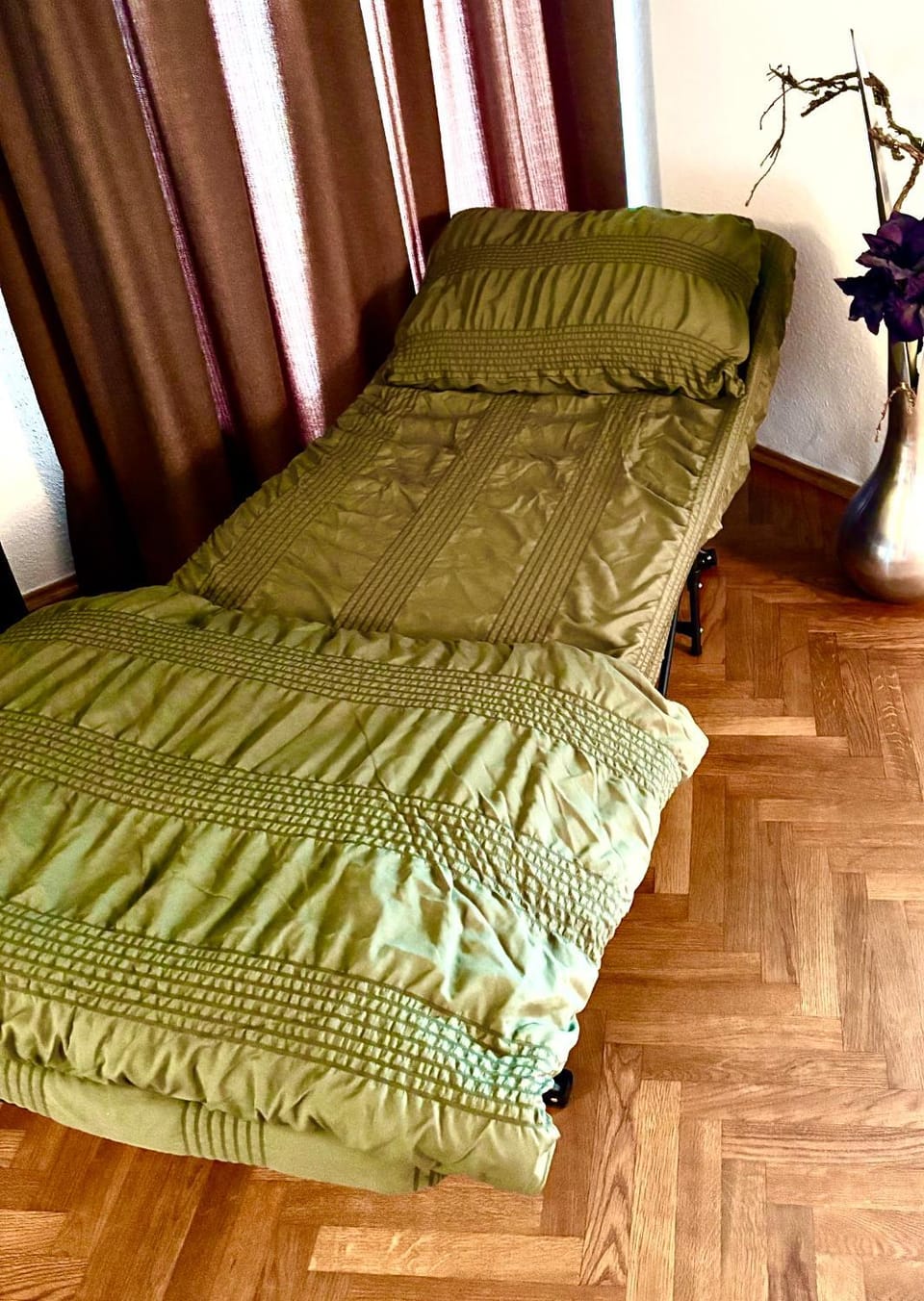Bed, Living room, Seating area