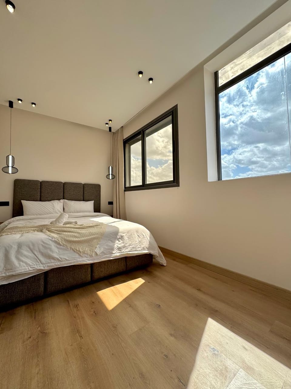 Bed, Photo of the whole room, Bedroom, towels