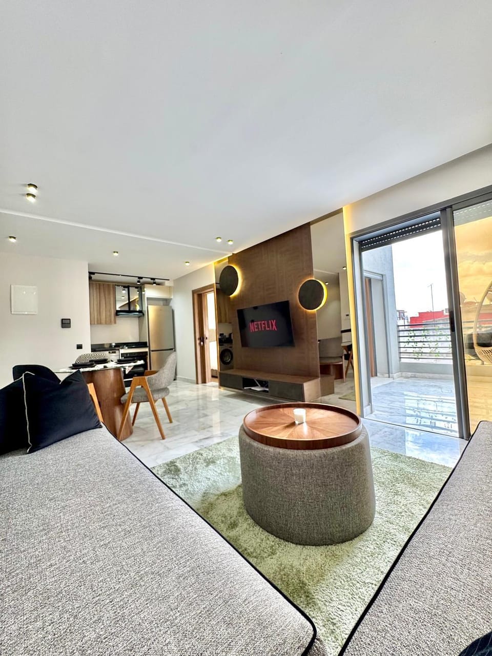 Kitchen or kitchenette, Living room, Seating area, Dining area