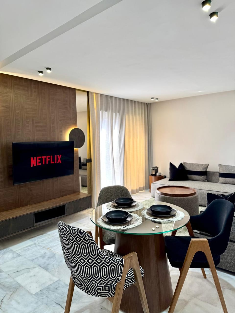 TV and multimedia, Living room, Seating area, Dining area