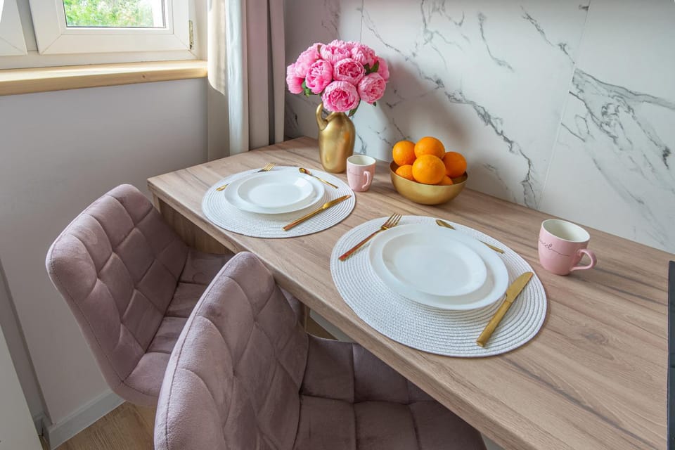 Food and drinks, Dining area, Food