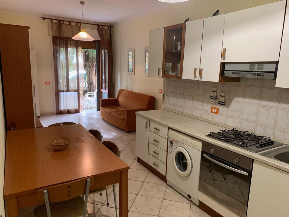 Living room, Dining area, washing machine, kitchen