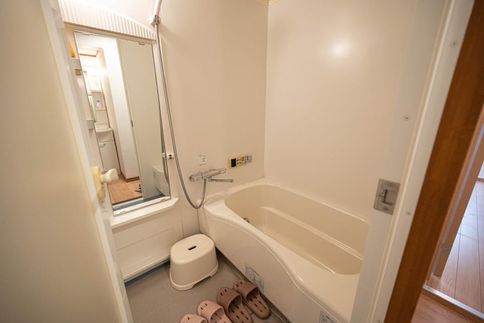 Shower, Toilet, Bathroom, Bath