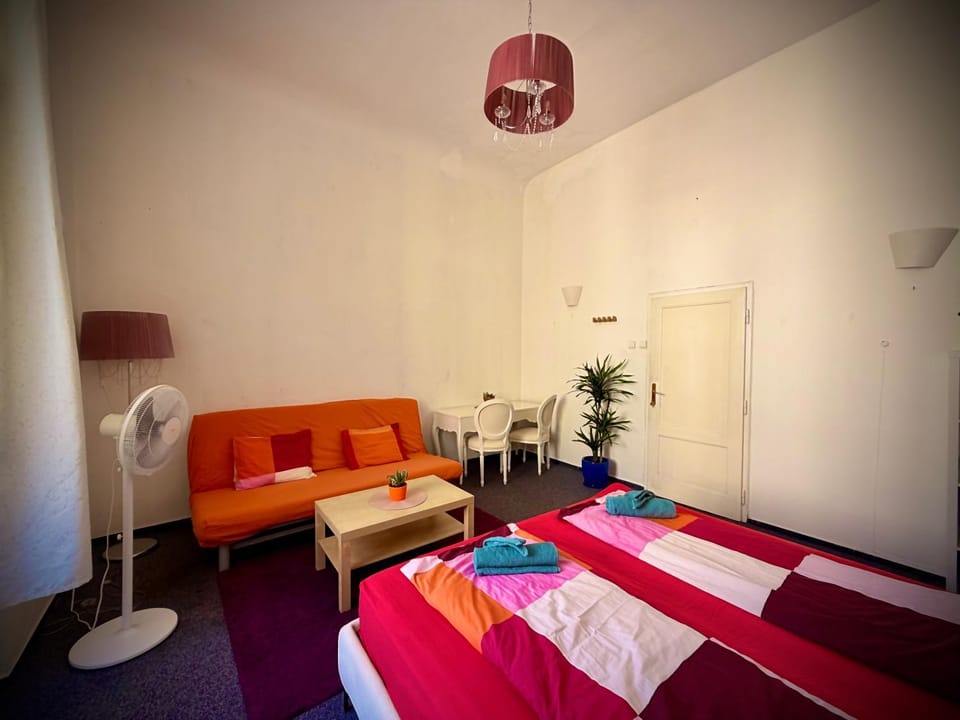 Old Town Center Just in 3 min Walk private room C Vacation rental in Prague