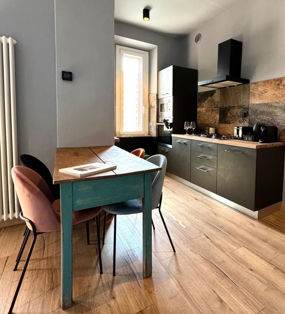 Kitchen or kitchenette, Dining area, stove