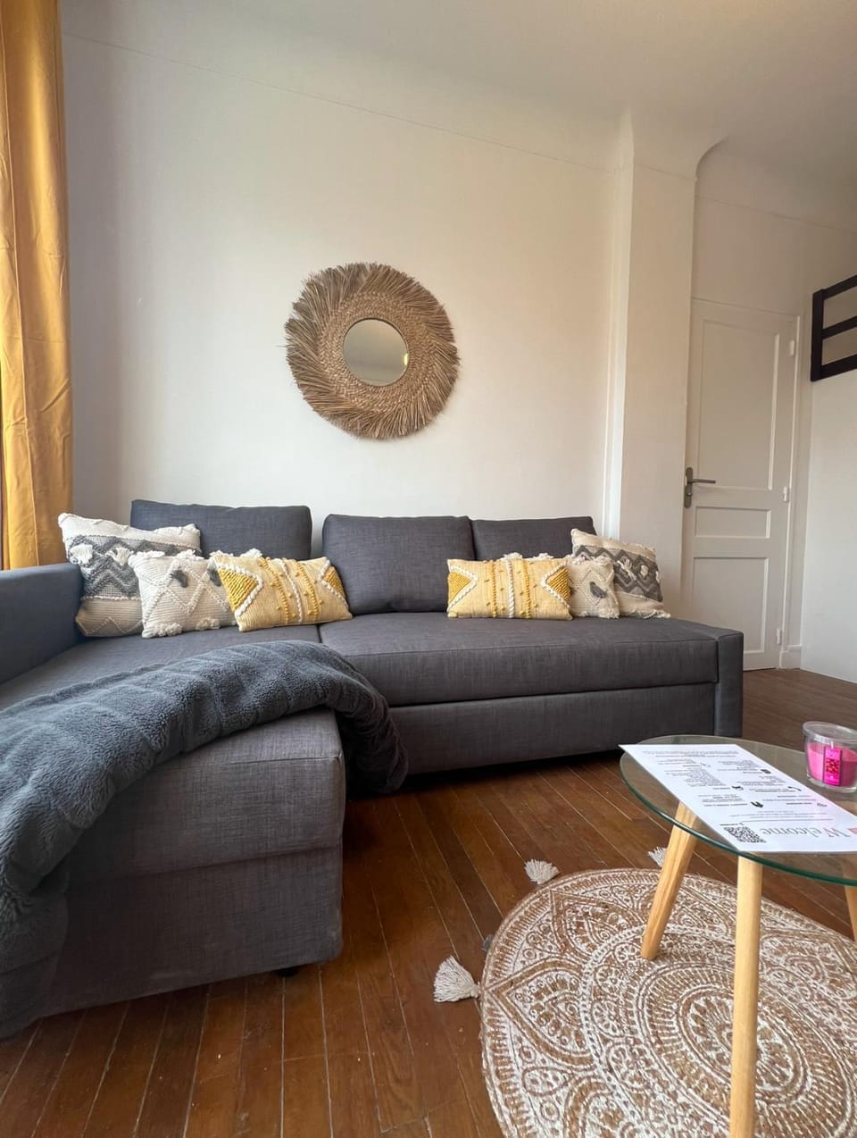 Bed, Living room, Seating area