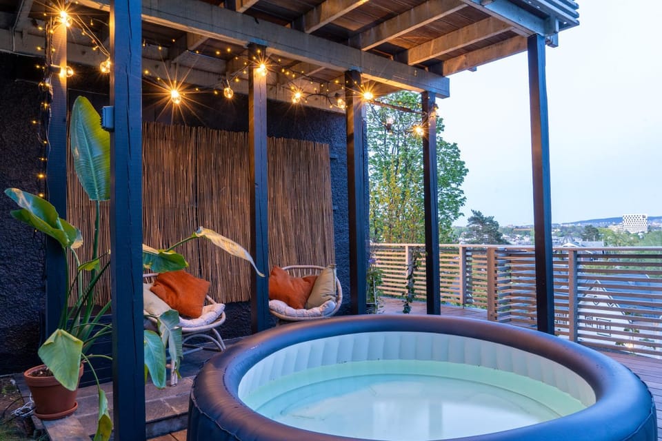 Day, Hot Tub, View (from property/room), Balcony/Terrace, City view, Pool view