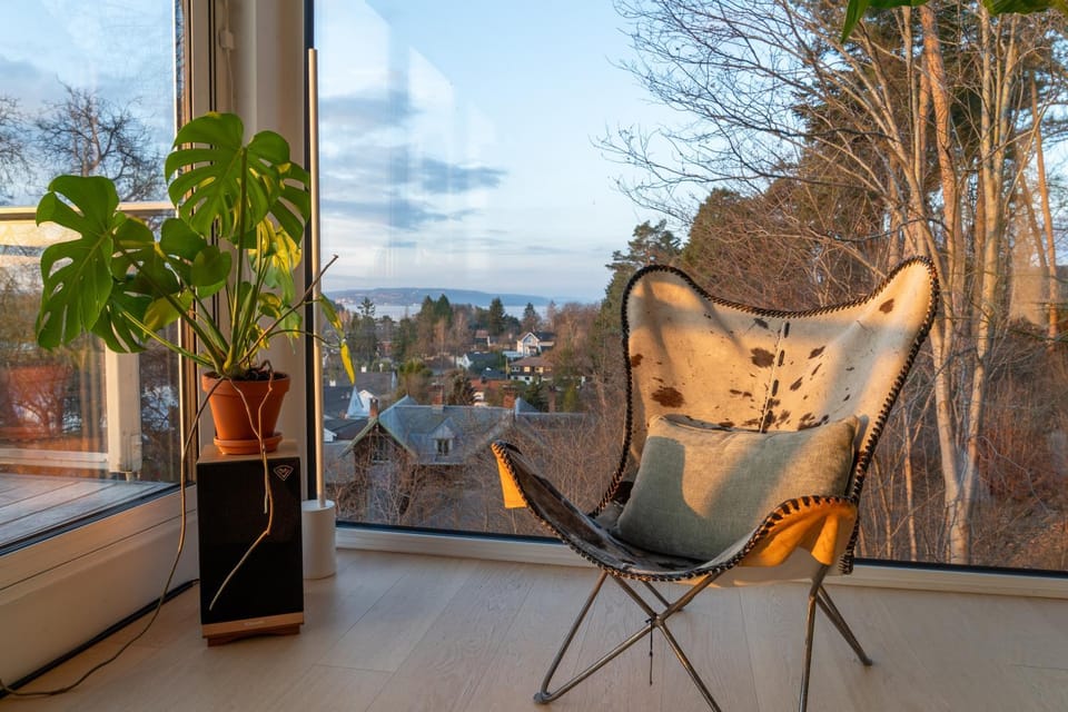 Living room, City view, Sea view