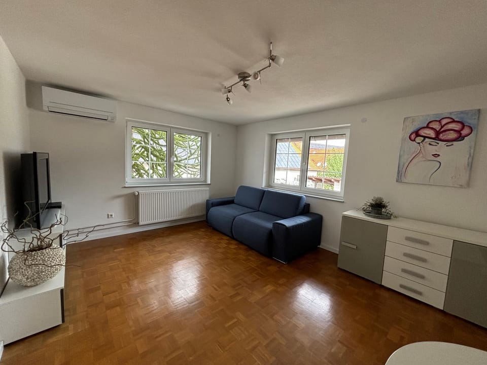 Communal lounge/ TV room, TV and multimedia, Living room, Seating area, Evening entertainment