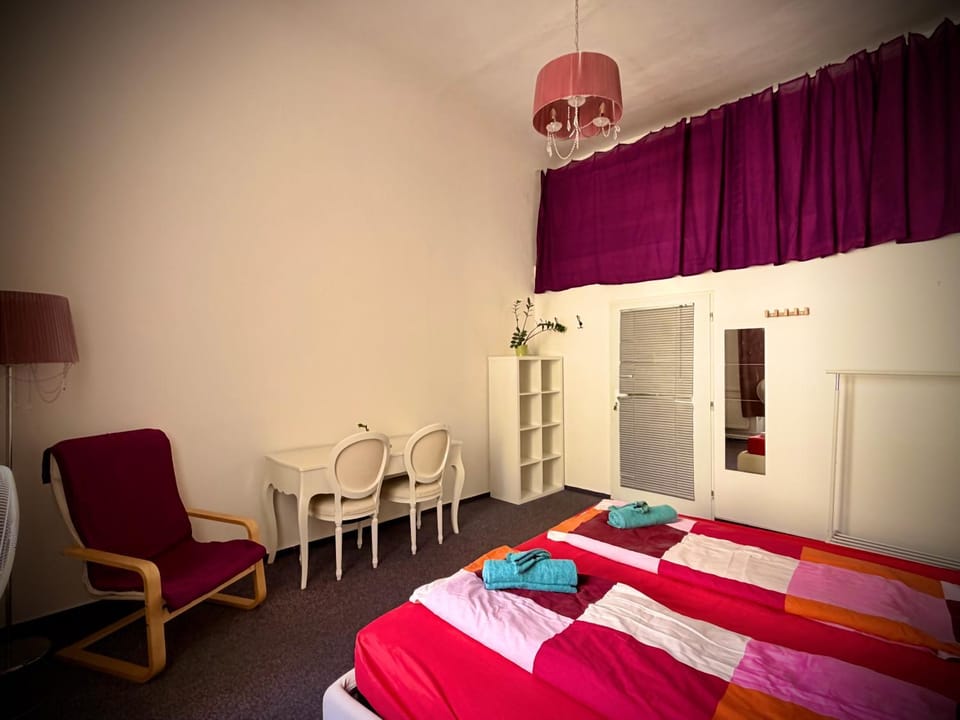 Old Town Center Just in 3 min Walk private room D Vacation rental in Prague