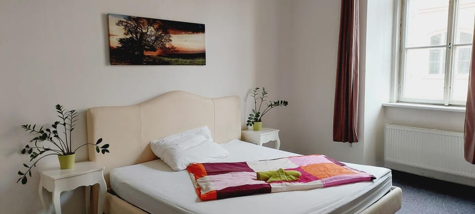 Old Town Center Just in 3 min Walk private room D Vacation rental in Prague