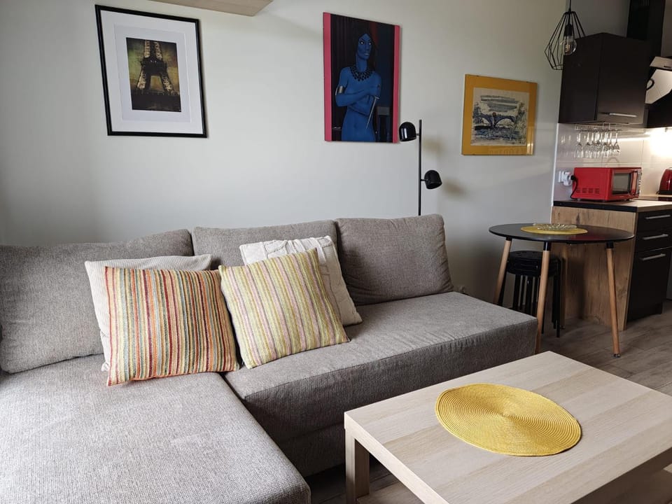 Apartament Glatz - na Letniej, Kłodzko, winda, garaż podziemny, balkon z widokiem na góry Apartment in Lower Silesian Voivodeship