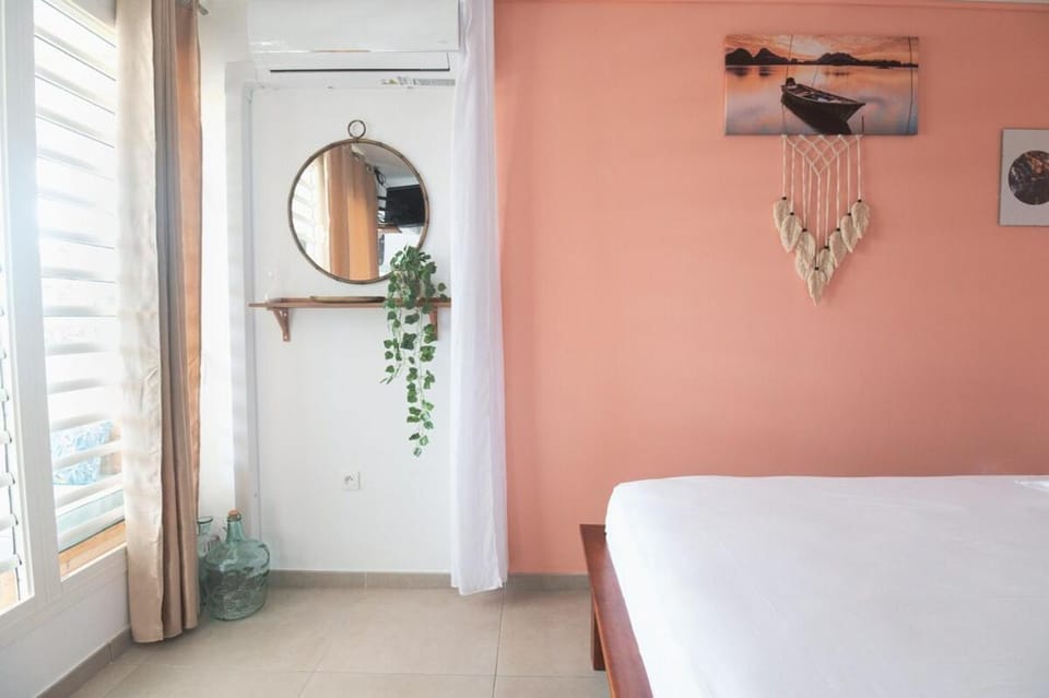 Bed, Photo of the whole room, Bedroom, air conditioner