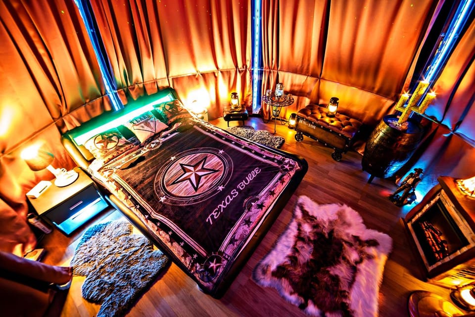 Night, Photo of the whole room, Bedroom, fireplace, heating