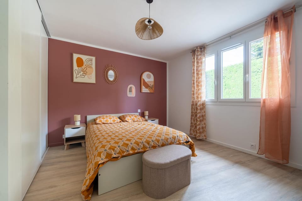 Bed, Photo of the whole room, Bedroom