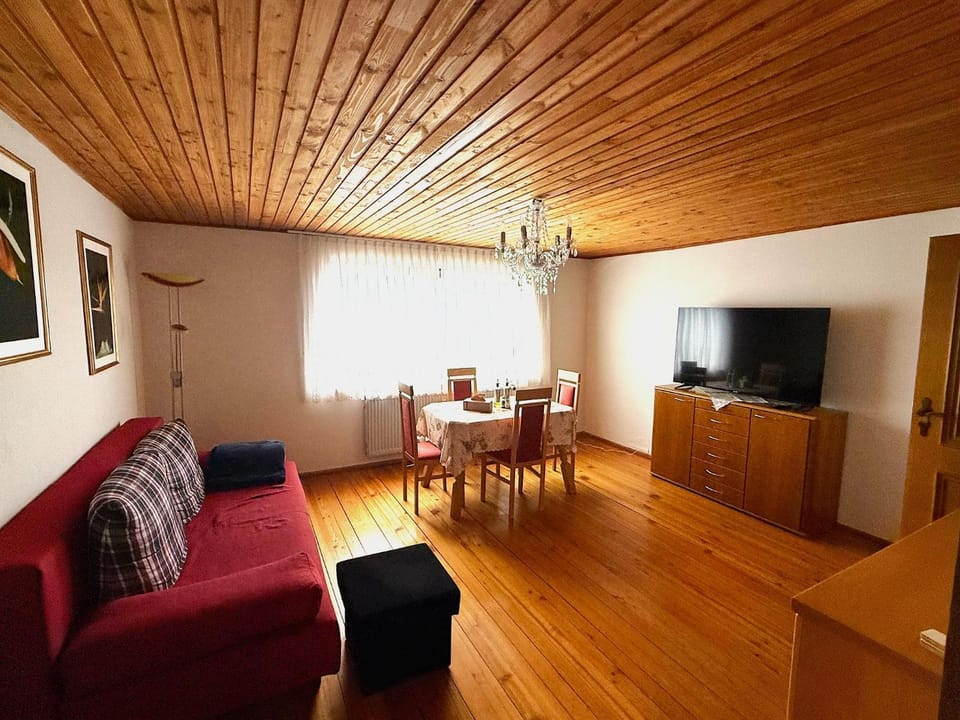 Communal lounge/ TV room, TV and multimedia, Living room, Seating area, Evening entertainment