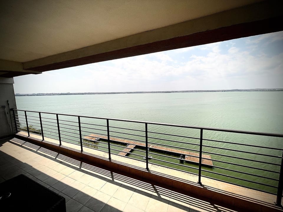 Balcony/Terrace, Lake view