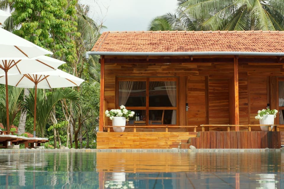 Balcony/Terrace, Seating area, Pool view