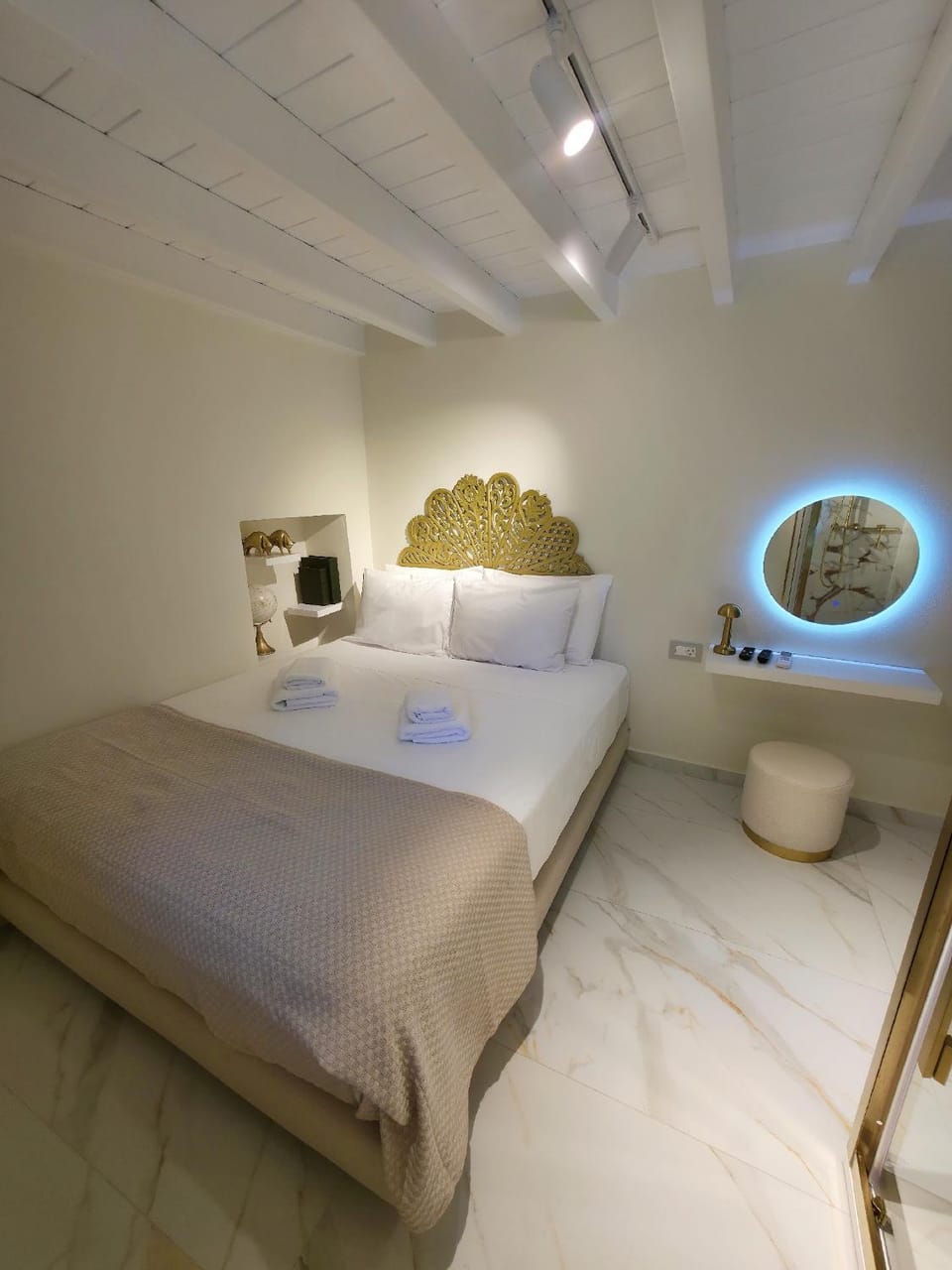 Shower, Bed, Decorative detail, Bedroom, towels
