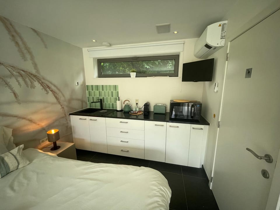 Coffee/tea facilities, Kitchen or kitchenette