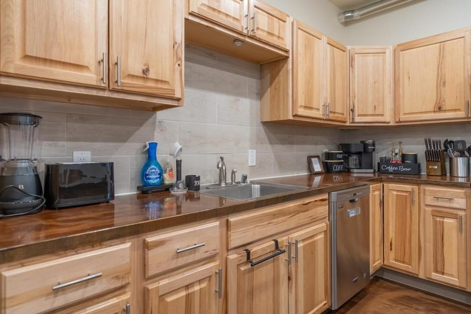 Coffee/tea facilities, Kitchen or kitchenette, dishwasher, toaster