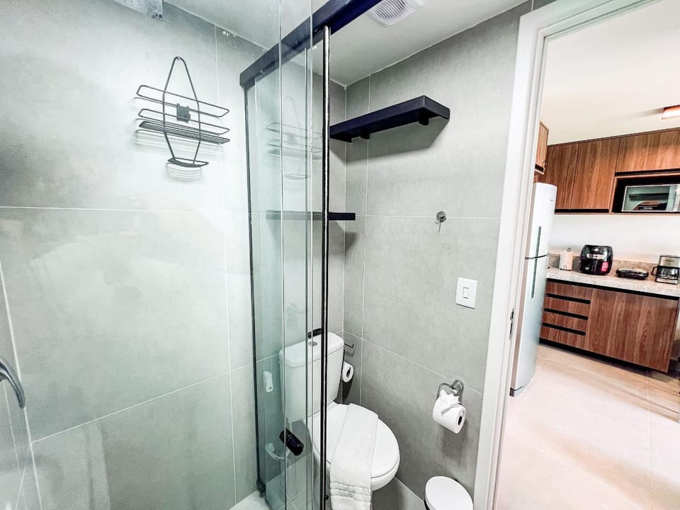 Shower, Toilet, Bathroom, Area and facilities, towels