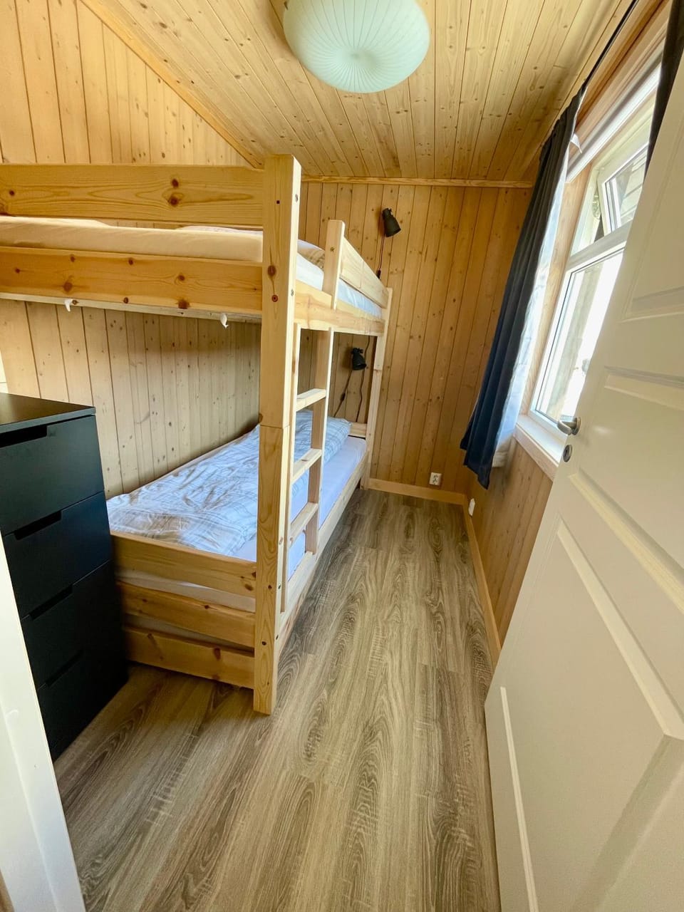 Bedroom, bunk bed