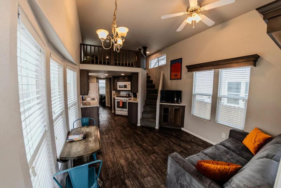 TV and multimedia, Kitchen or kitchenette, Living room, Photo of the whole room, Seating area, Dining area