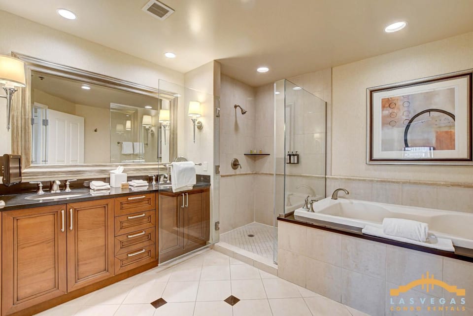 MGM Signature-03-611 Strip View Jacuzzi Studio House in Las Vegas Strip