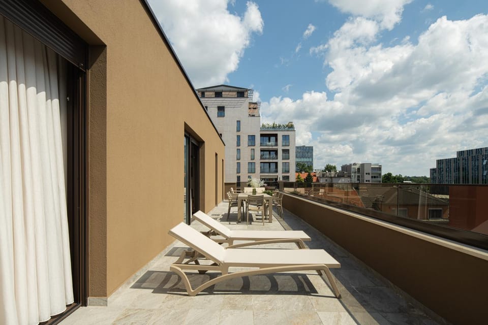 Balcony/Terrace, sunbed