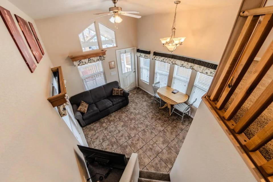 Bird's eye view, Living room, Photo of the whole room, Seating area, Dining area
