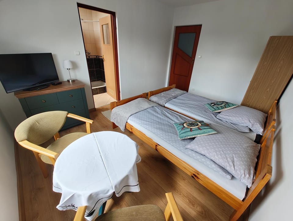 Bed, Photo of the whole room, towels, wardrobe
