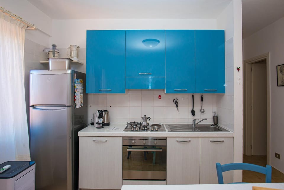 Kitchen or kitchenette, oven, stove