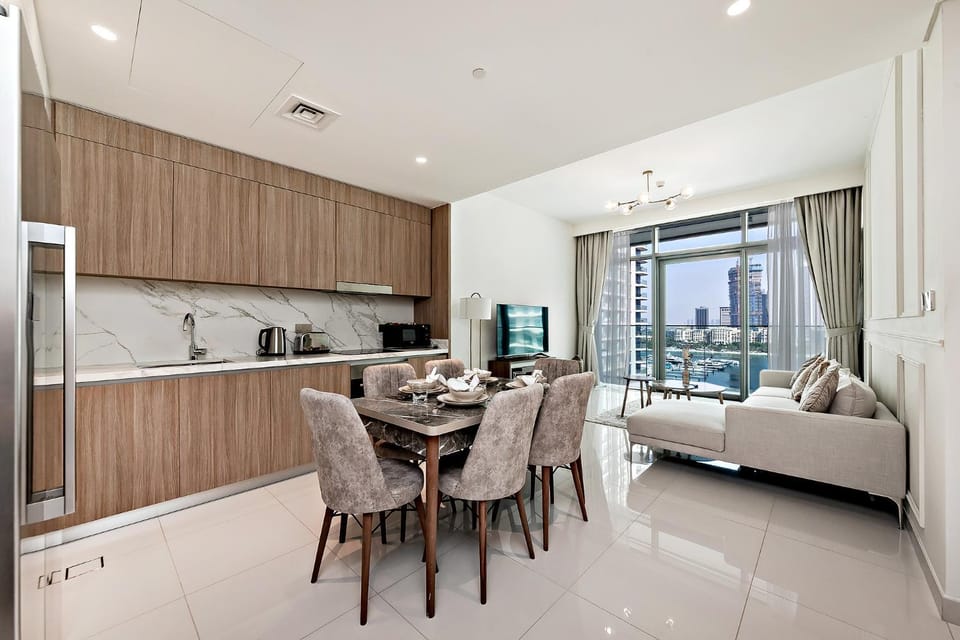 Coffee/tea facilities, Kitchen or kitchenette, Living room, Seating area