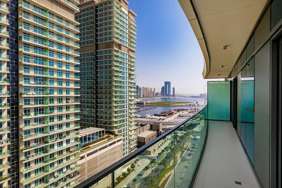 Property building, Day, View (from property/room), Balcony/Terrace, City view