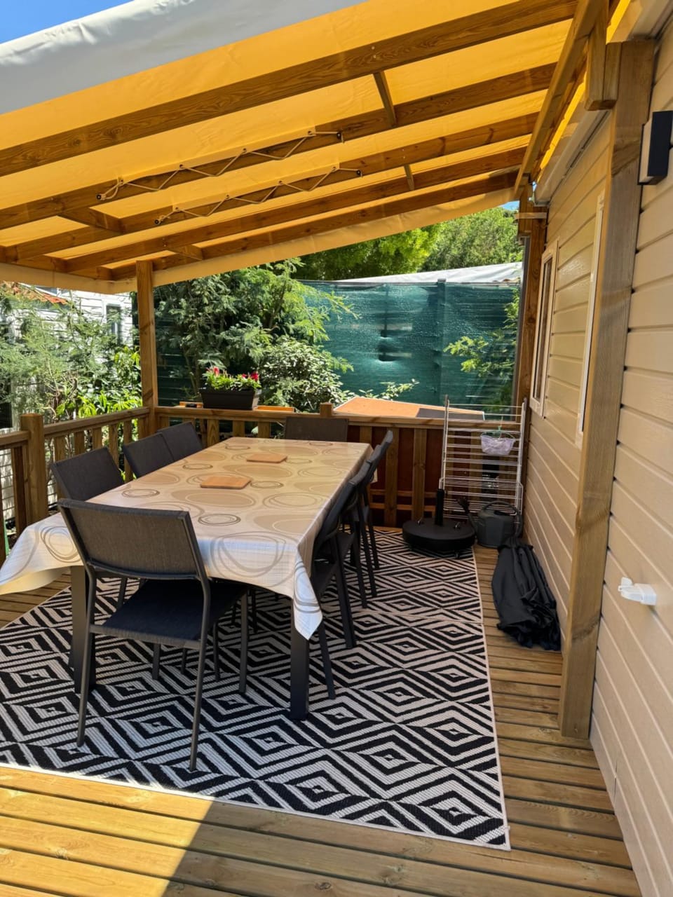 Bungalow Campground/ 
RV Resort in Gassin