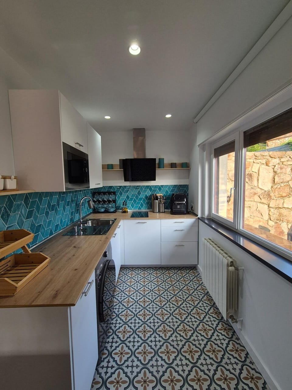 Kitchen or kitchenette, Dining area, oven
